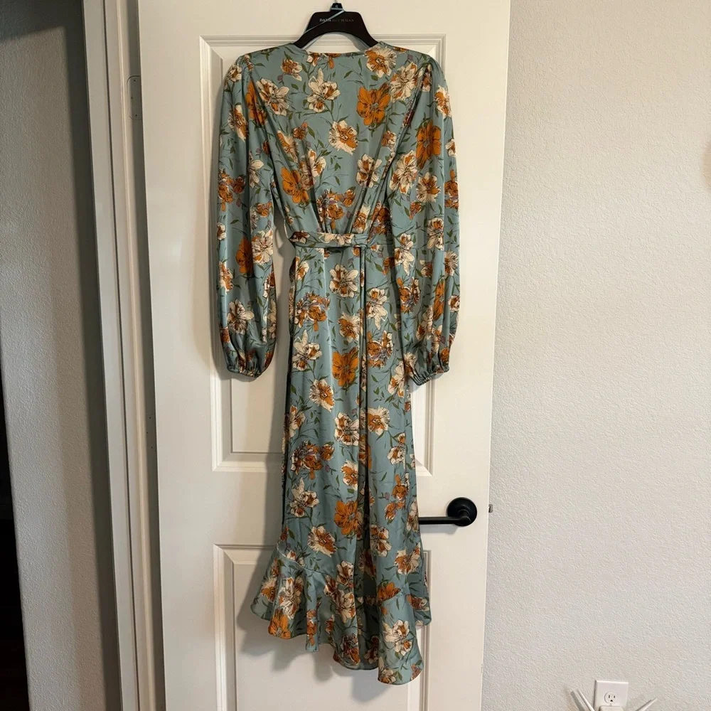 ASTR THE LABEL WRAP DRESS SIZE MEDIUM - Picture 2 of 3